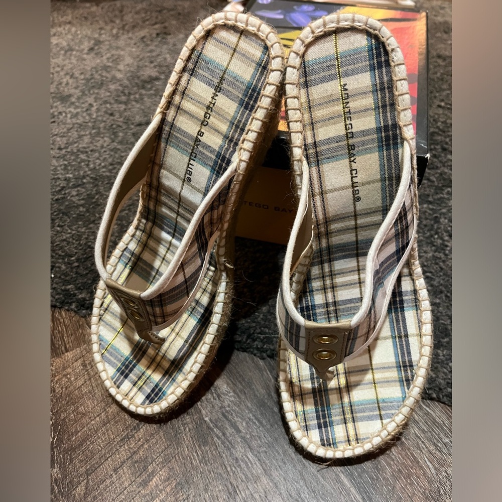 Montego Bay Club. 71/2 women’s shoes. Plaid flip flops. - Picture 6 of 11